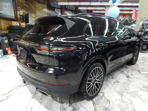 2023 Porsche Cayenne Platinum Edition