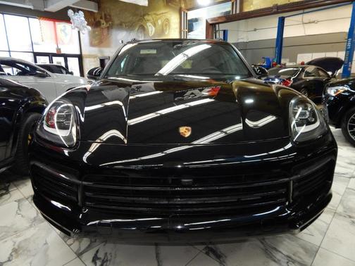 2023 Porsche Cayenne Platinum Edition