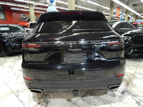 2023 Porsche Cayenne Platinum Edition