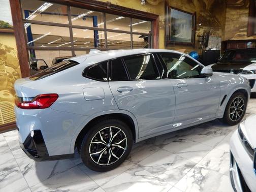 2023 BMW X4 xDrive30i