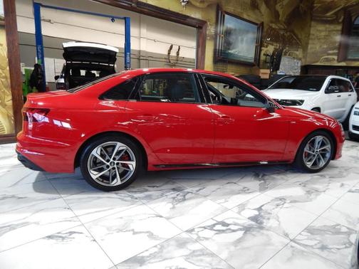2022 Audi A4 45 S line quattro Premium