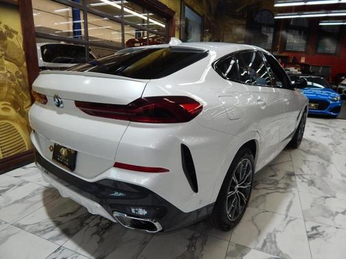 2023 BMW X6 xDrive40i