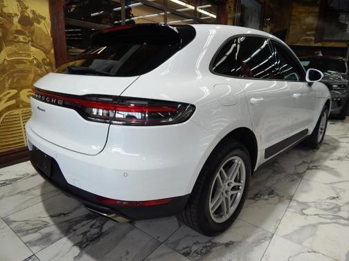 2021 Porsche Macan Base