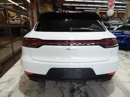 2021 Porsche Macan Base