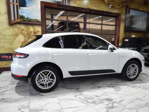 2021 Porsche Macan Base