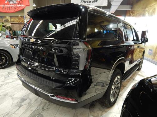 2025 Chevrolet Suburban LT