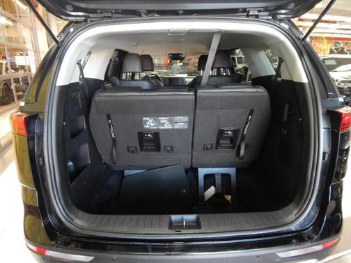 2022 Kia Carnival LX