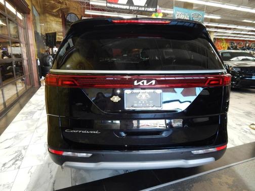 2022 Kia Carnival LX