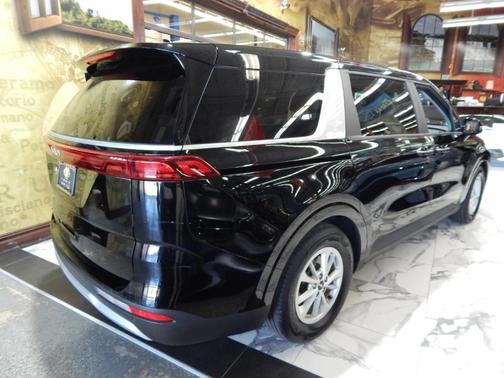 2022 Kia Carnival LX