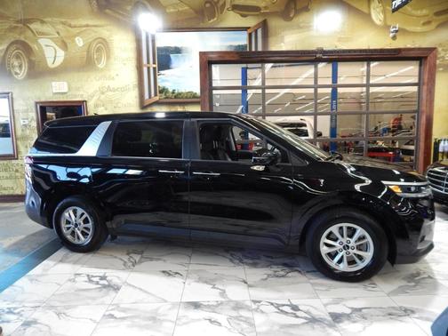 2022 Kia Carnival LX