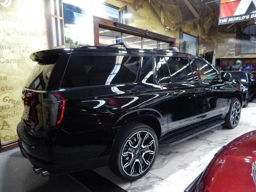 2025 Chevrolet Suburban RST