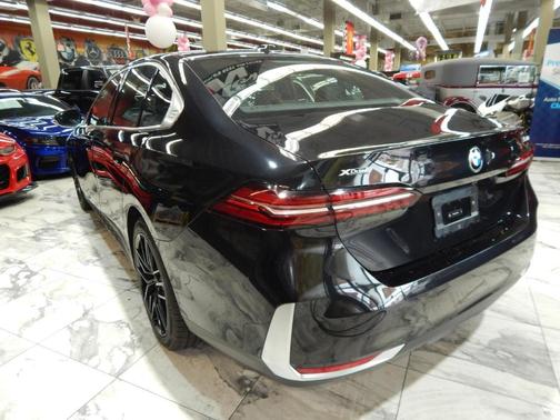 2025 BMW 530 i xDrive