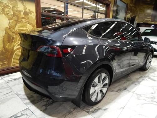 2024 Tesla Model Y Base