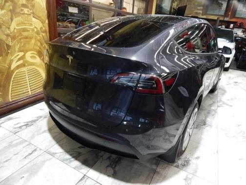 2024 Tesla Model Y Base