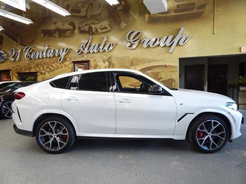 2022 BMW X6 M50i