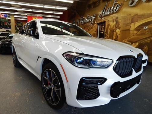 2022 BMW X6 M50i
