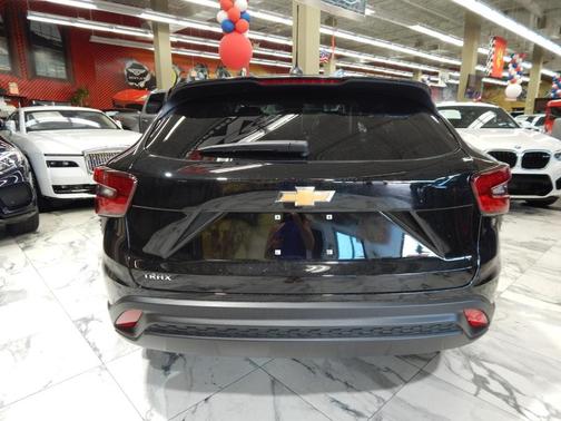 2025 Chevrolet Trax LS