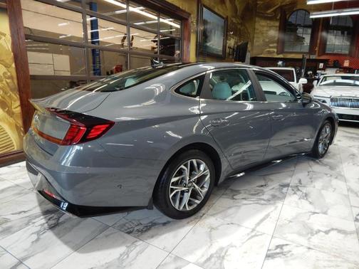 2022 Hyundai SONATA SEL