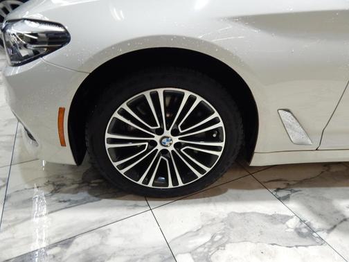 2019 BMW 530 i
