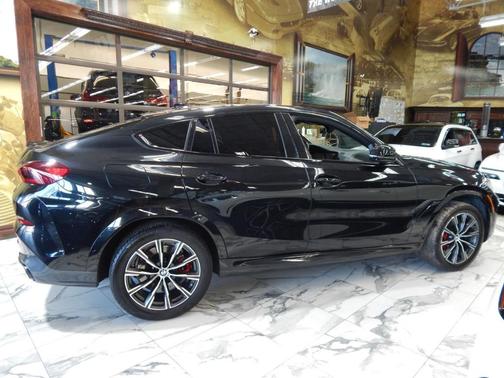 2021 BMW X6 M50i