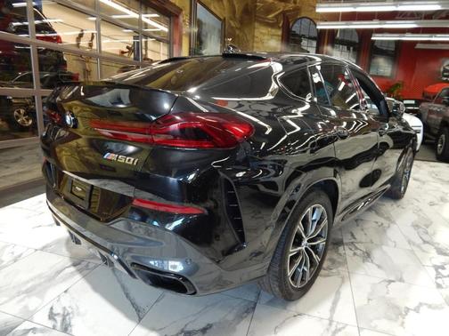 2021 BMW X6 M50i
