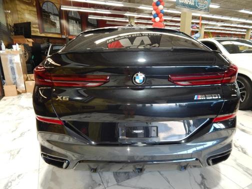 2021 BMW X6 M50i