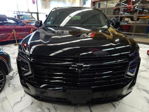 2025 Chevrolet Suburban RST