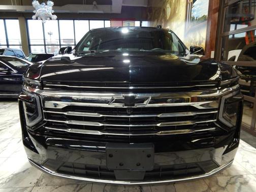 2025 Chevrolet Suburban LT