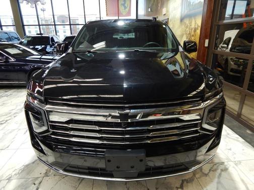 2025 Chevrolet Suburban LT