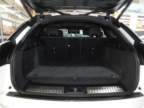 2025 Land Rover Range Rover Velar P250 Dynamic SE