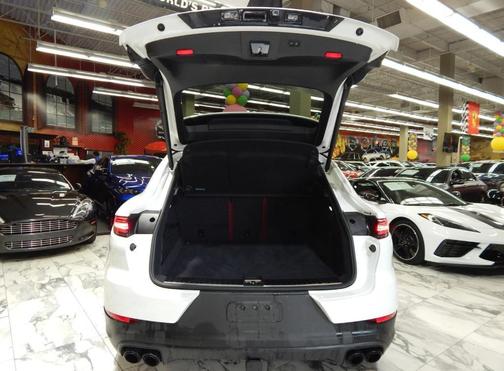 2023 Porsche Cayenne 