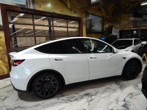 2023 Tesla Model Y Performance