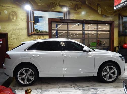2022 Audi Q8 55 Premium Plus