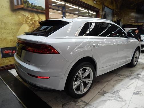 2022 Audi Q8 55 Premium Plus