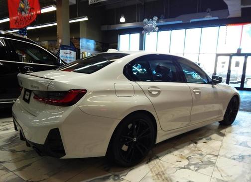 2023 BMW 330 i xDrive