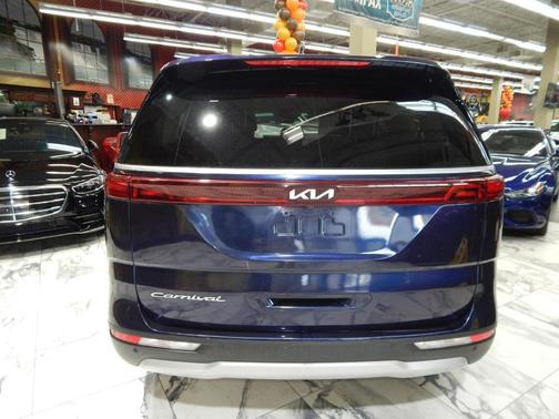 2022 Kia Carnival LX