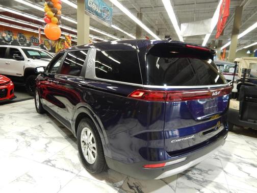 2022 Kia Carnival LX