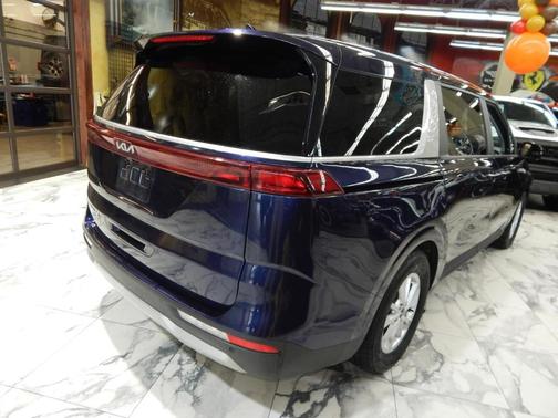 2022 Kia Carnival LX
