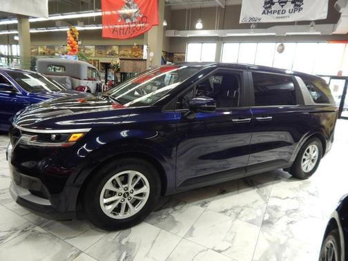 2022 Kia Carnival LX