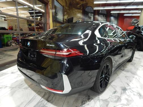 2025 BMW 530 i xDrive