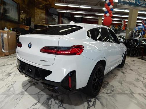 2023 BMW X4 xDrive30i