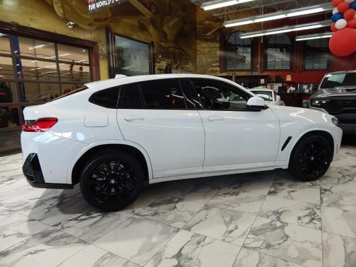 2023 BMW X4 xDrive30i