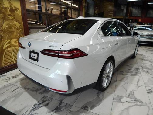 2025 BMW 530 i xDrive