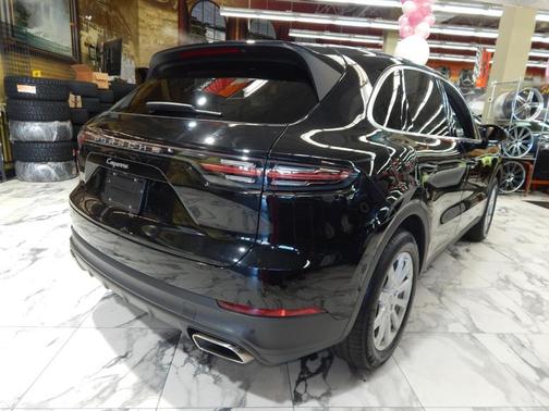 2023 Porsche Cayenne 