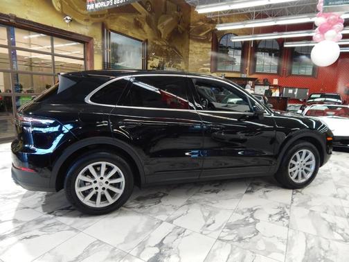 2023 Porsche Cayenne 