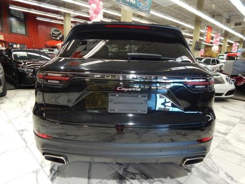 2023 Porsche Cayenne 