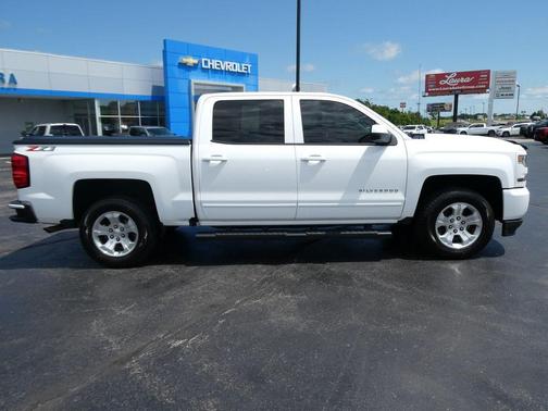 Summit White 2018 Chevrolet Silverado 1500 LT
