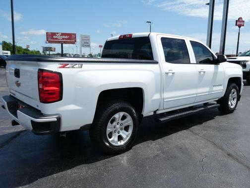Summit White 2018 Chevrolet Silverado 1500 LT