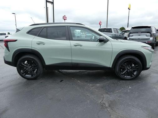 Green 2024 Chevrolet Trax ACTIV
