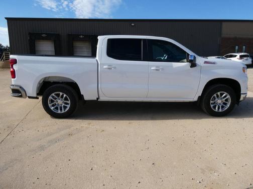 Summit White 2026 Chevrolet Silverado 1500 LT